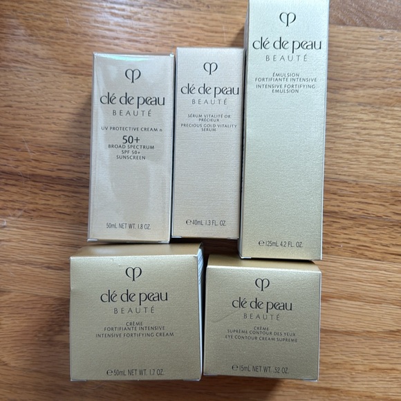 NIB: Clé de Peau Beauté skincare set of 4 $1100